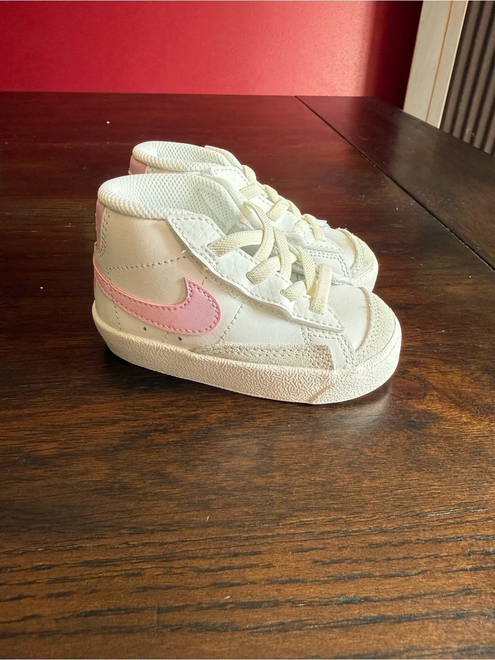 5c Little Girl Nike High-Top Sneakers in White with Pink Swoosh